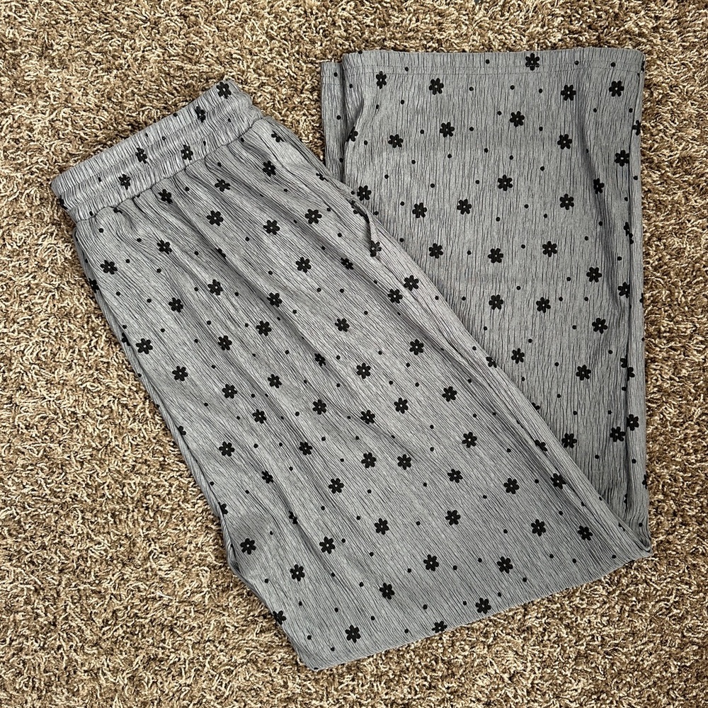 NWT Women’s Mikarose Serene Daisy Pants in Gunmetal Size M